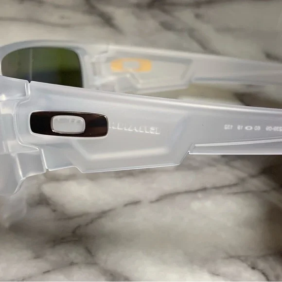 Oakley Crankshaft Violet Iridium Polarized Lenses, Matte Clear Frame NWT $187 - Picture 6 of 9